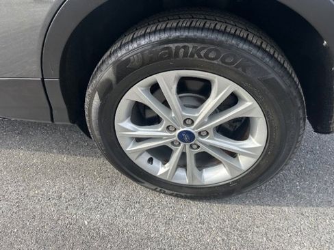 Used 2017 Ford Escape SE image 12