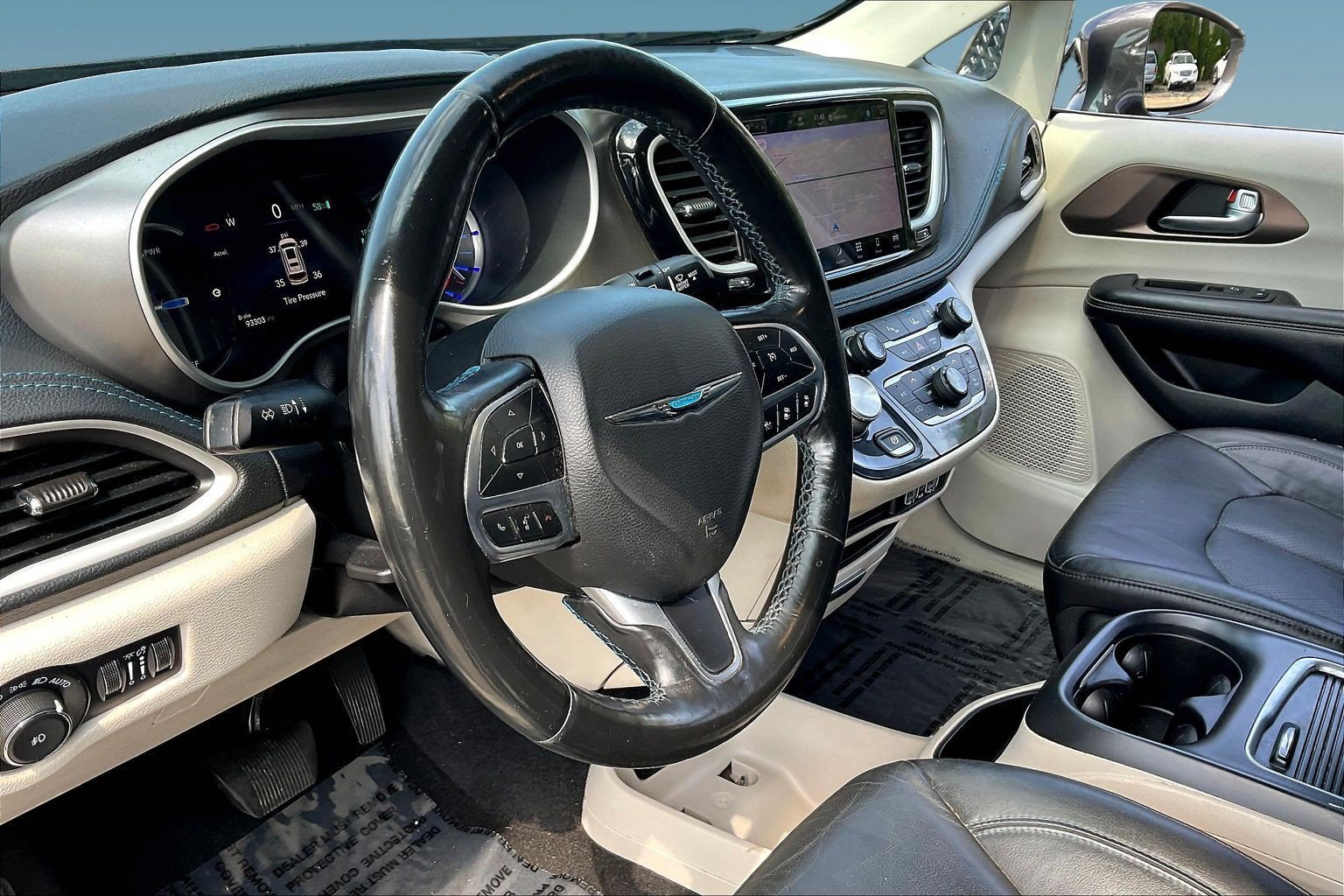 Used 2021 Chrysler Pacifica Touring-L FWD image 17