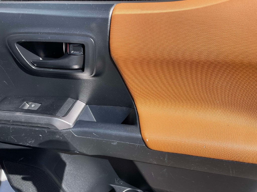Used 2018 Toyota Tacoma SR5 RWD image 11