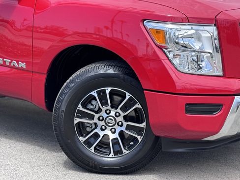 Used 2022 Nissan Titan SV image 4