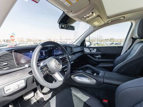 Used 2024 Mercedes-Benz GLS 450 4MATIC image 7