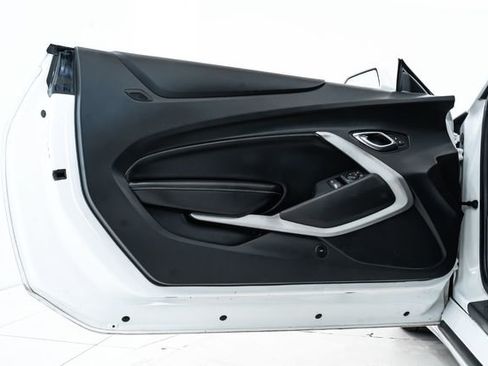 Used 2018 Chevrolet Camaro SS image 15