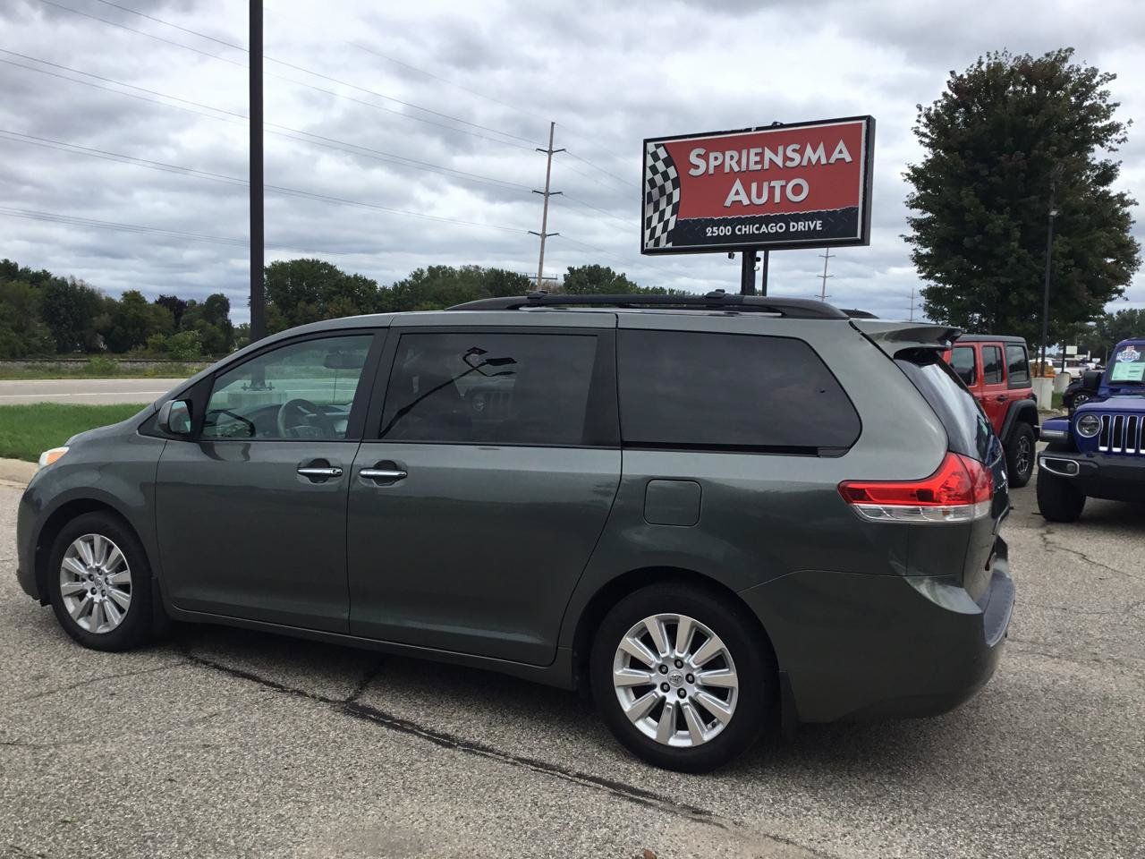 Used 2013 Toyota Sienna XLE w/ Entertainment Pkg AWD/4WD image 10
