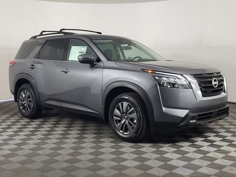 New 2025 Nissan Pathfinder SV image 2