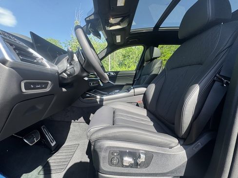 Used 2026 BMW X7 M60i w/ Climate Comfort Package image 18