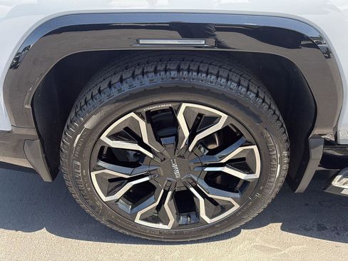 Used 2025 GMC Sierra EV Denali AWD/4WD image 8