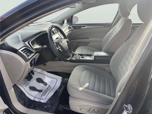 Used 2019 Ford Fusion SE image 9