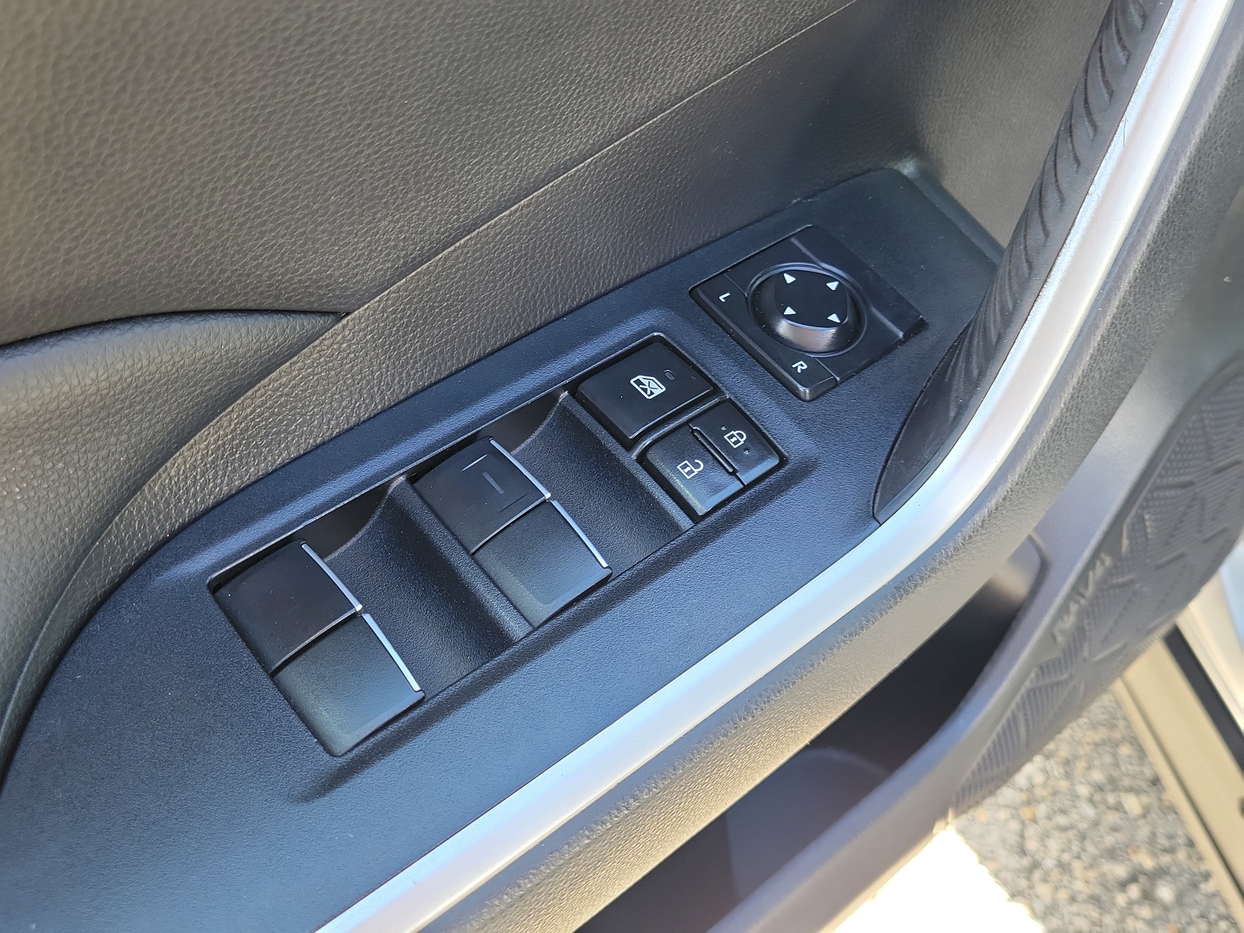 Used 2021 Toyota RAV4 XLE Premium FWD image 20