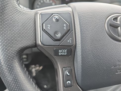 Used 2017 Toyota Tacoma TRD Sport image 16