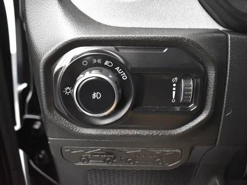 Used 2025 Jeep Wrangler Unlimited Sport AWD/4WD image 21