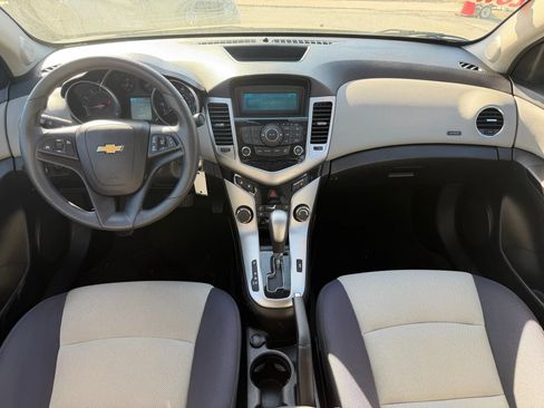 Used 2013 Chevrolet Cruze LS FWD image 7