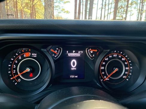 Used 2025 Jeep Wrangler Sport S image 28