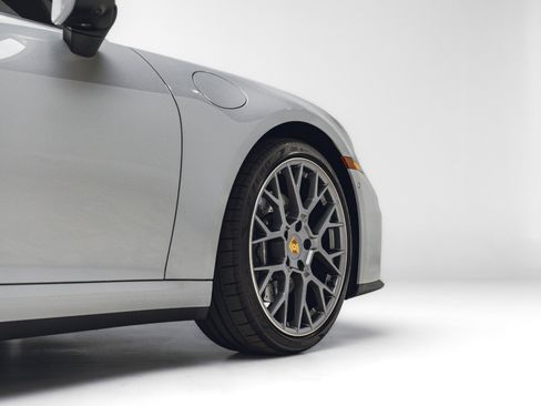 Used 2025 Porsche 911 Carrera RWD image 19