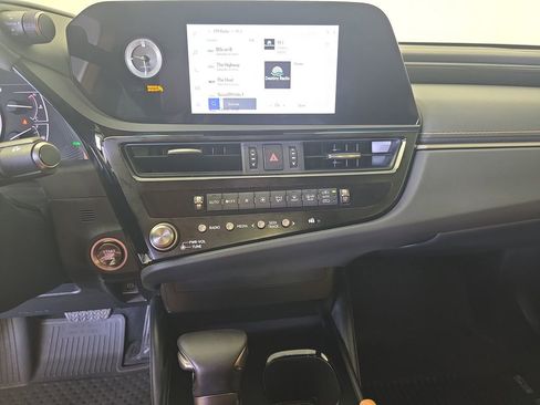 Used 2025 Lexus ES 350 w/ Accessory Package (Z2) image 24