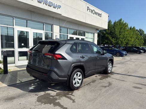 Used 2021 Toyota RAV4 LE AWD/4WD image 3