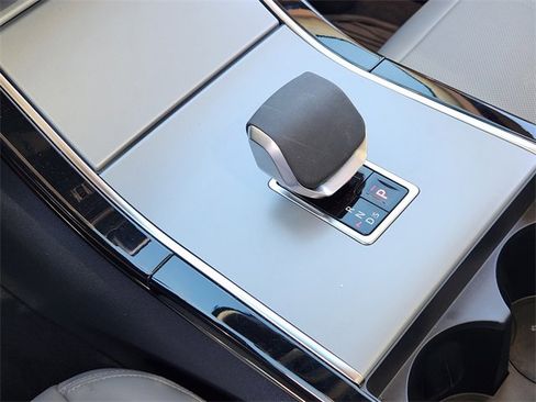 Used 2025 Land Rover Range Rover Velar S image 19
