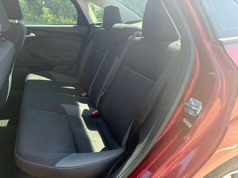 Used 2013 Ford Focus SE w/ SE Winter Pkg FWD image 9
