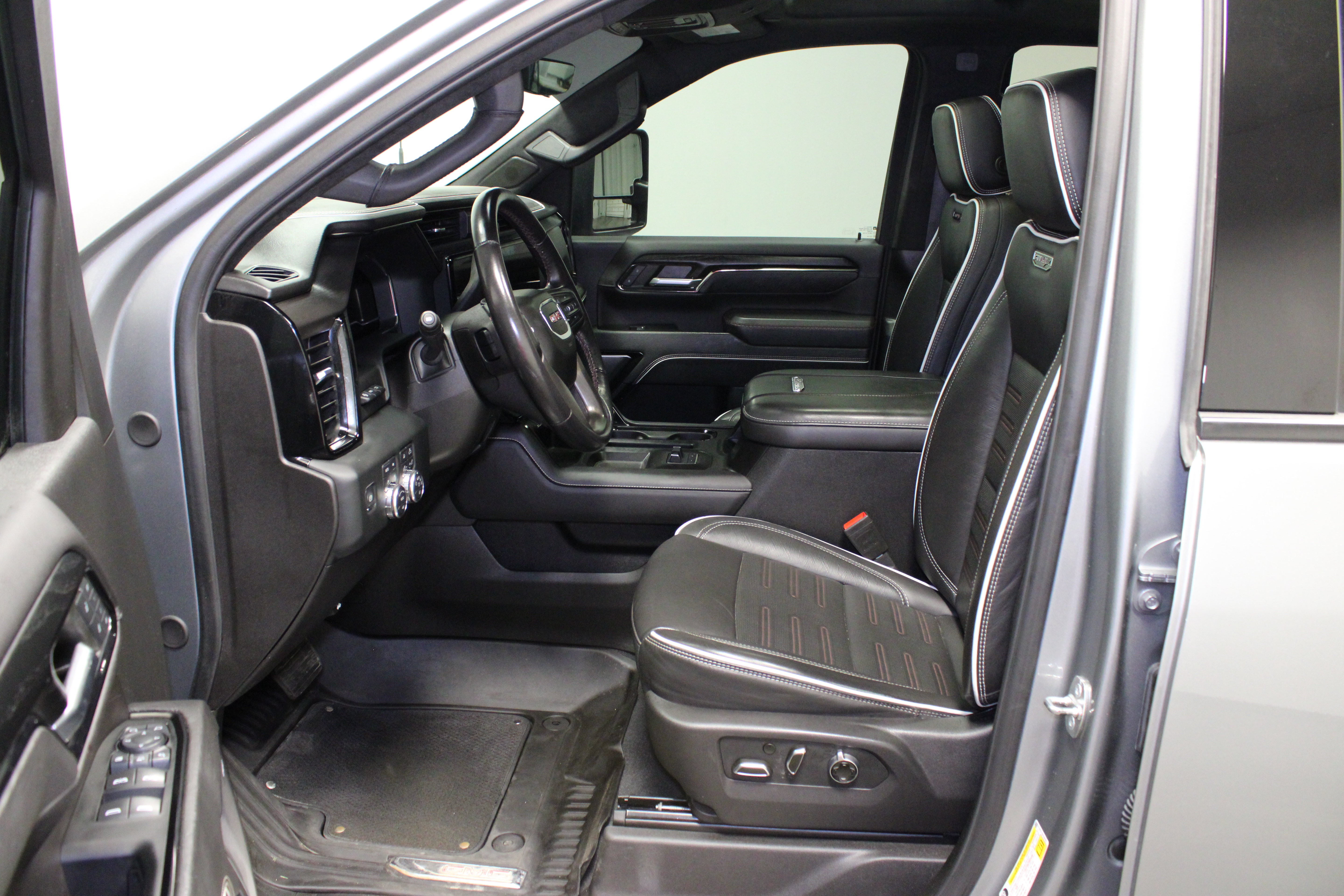 Used 2024 GMC Sierra 2500 AT4X AWD/4WD image 20