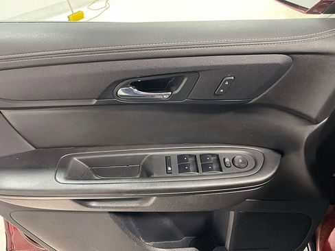 Used 2017 Chevrolet Traverse LT w/ Style and Technology Package image 18
