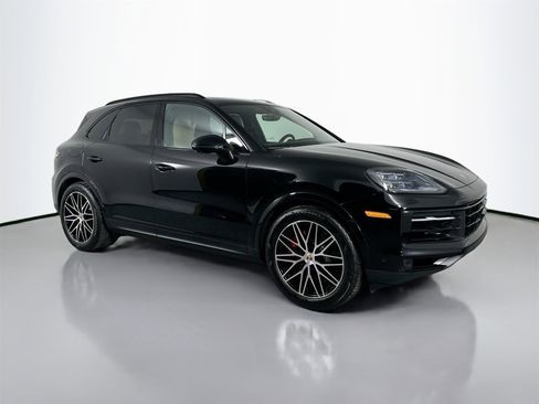 Certified 2025 Porsche Cayenne S image 9