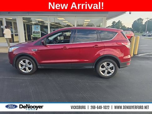 Used 2015 Ford Escape SE FWD image 2