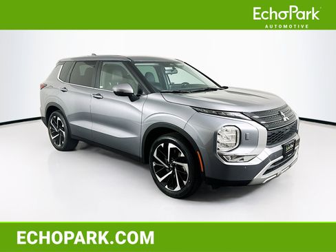 Used 2023 Mitsubishi Outlander SE image 1