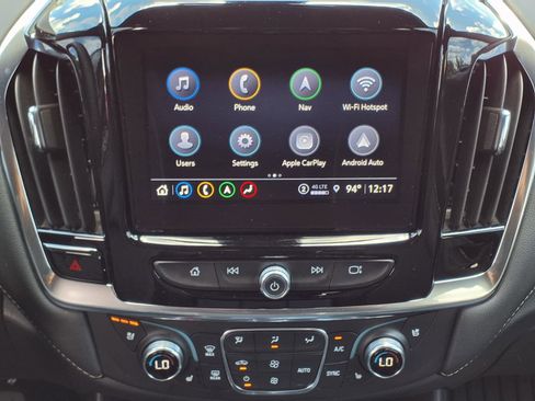 Used 2023 Chevrolet Traverse Premier FWD image 9
