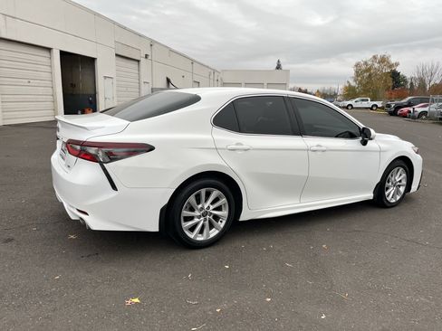 Used 2021 Toyota Camry SE image 6