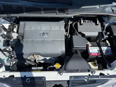 Used 2016 Toyota Sienna XLE Premium image 10