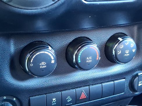 Used 2013 Jeep Wrangler Unlimited Sport AWD/4WD image 16