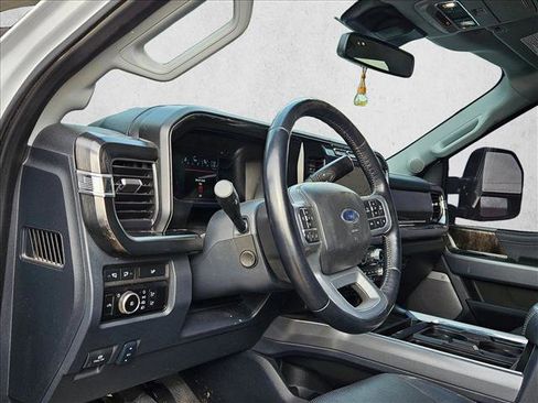 Used 2024 Ford F250 Lariat w/ FX4 Off-Road Package image 9