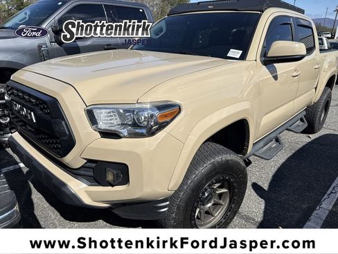 Used 2018 Toyota Tacoma SR5 image 1
