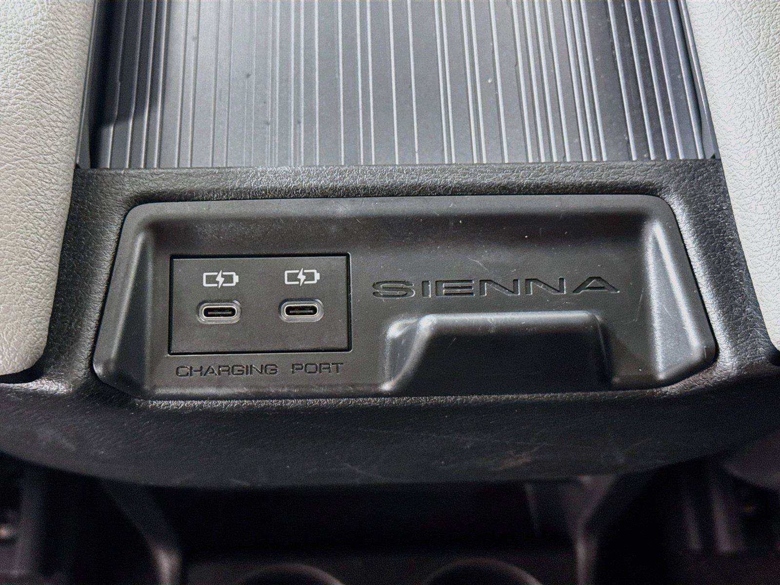 Certified 2025 Toyota Sienna XLE FWD image 36