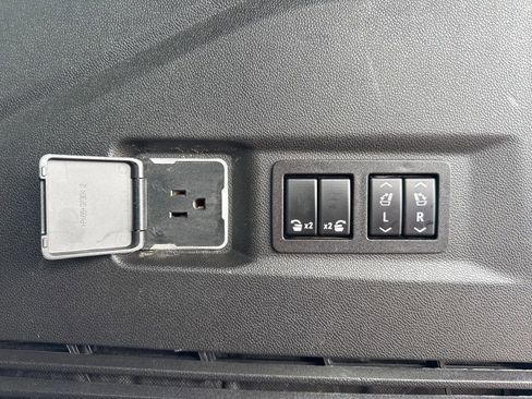 Used 2021 Chevrolet Tahoe High Country RWD image 10
