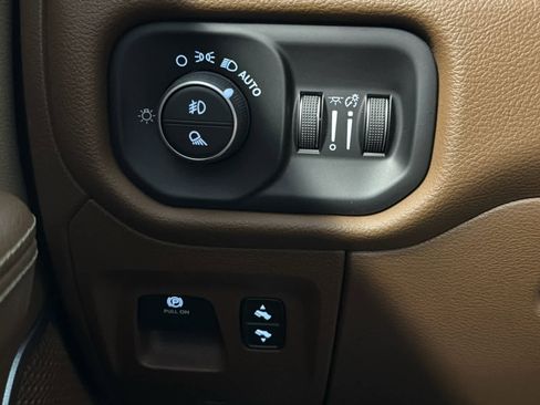 Used 2021 RAM 1500 Laramie image 41