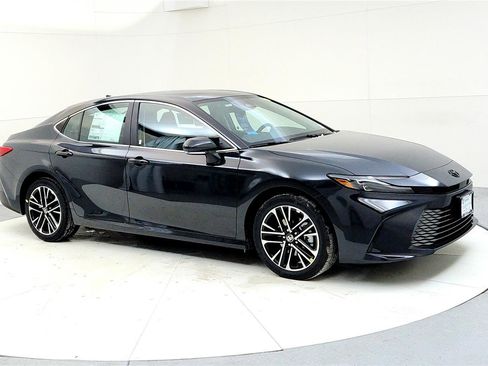 New 2026 Toyota Camry XLE image 7