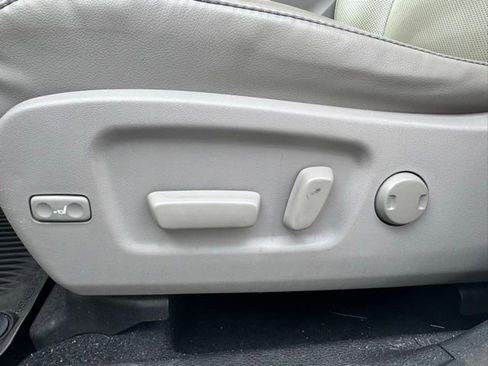 Used 2018 Toyota Highlander Limited Platinum image 18