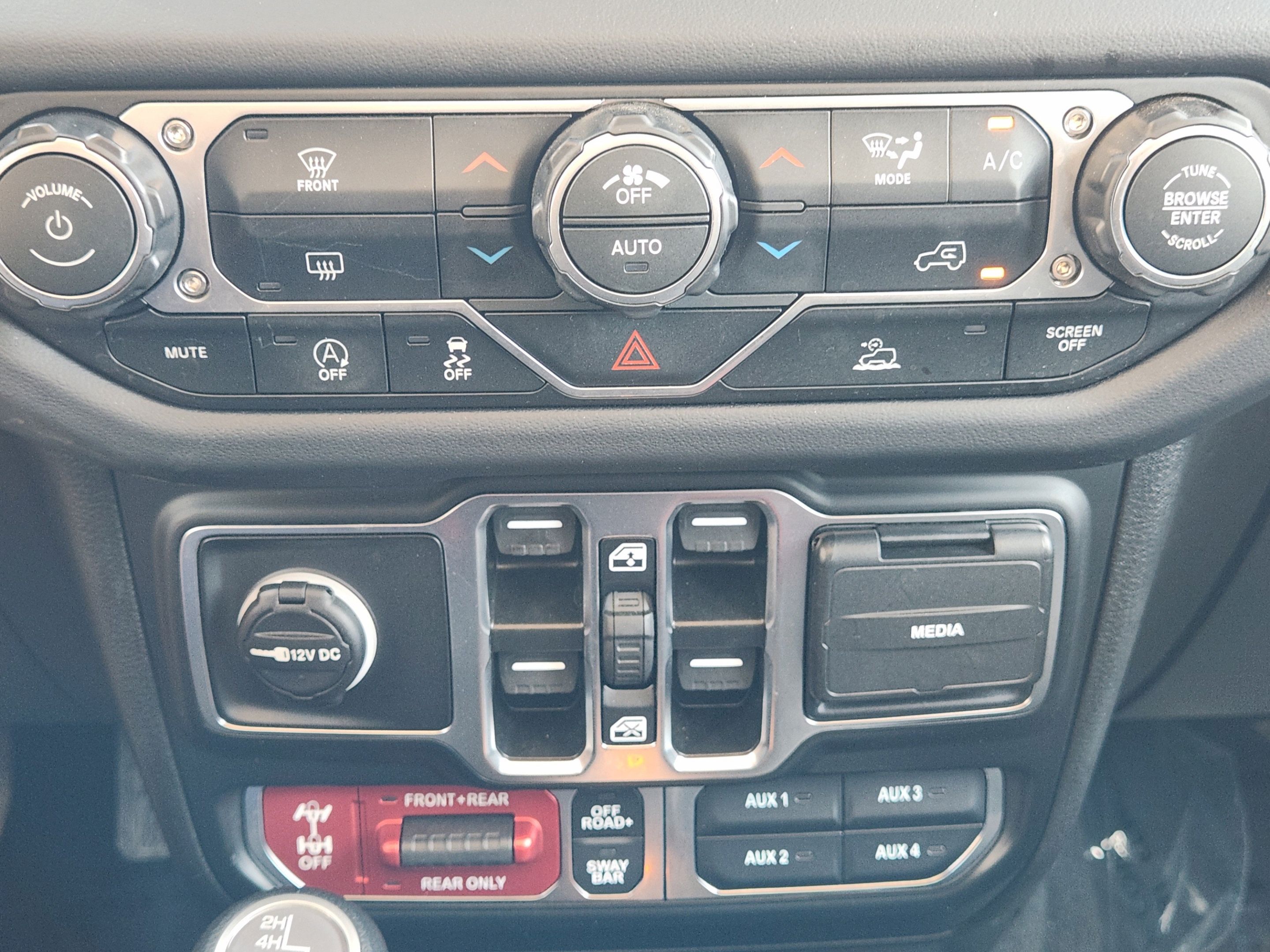 Used 2026 Jeep Wrangler Unlimited Rubicon AWD/4WD image 13