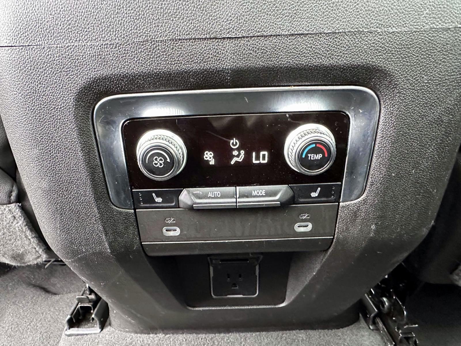 Used 2023 GMC Yukon XL AT4 w/ AT4 Premium Package AWD/4WD image 16