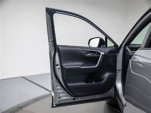 Used 2021 Toyota RAV4 XSE w/ Premium Package image 31