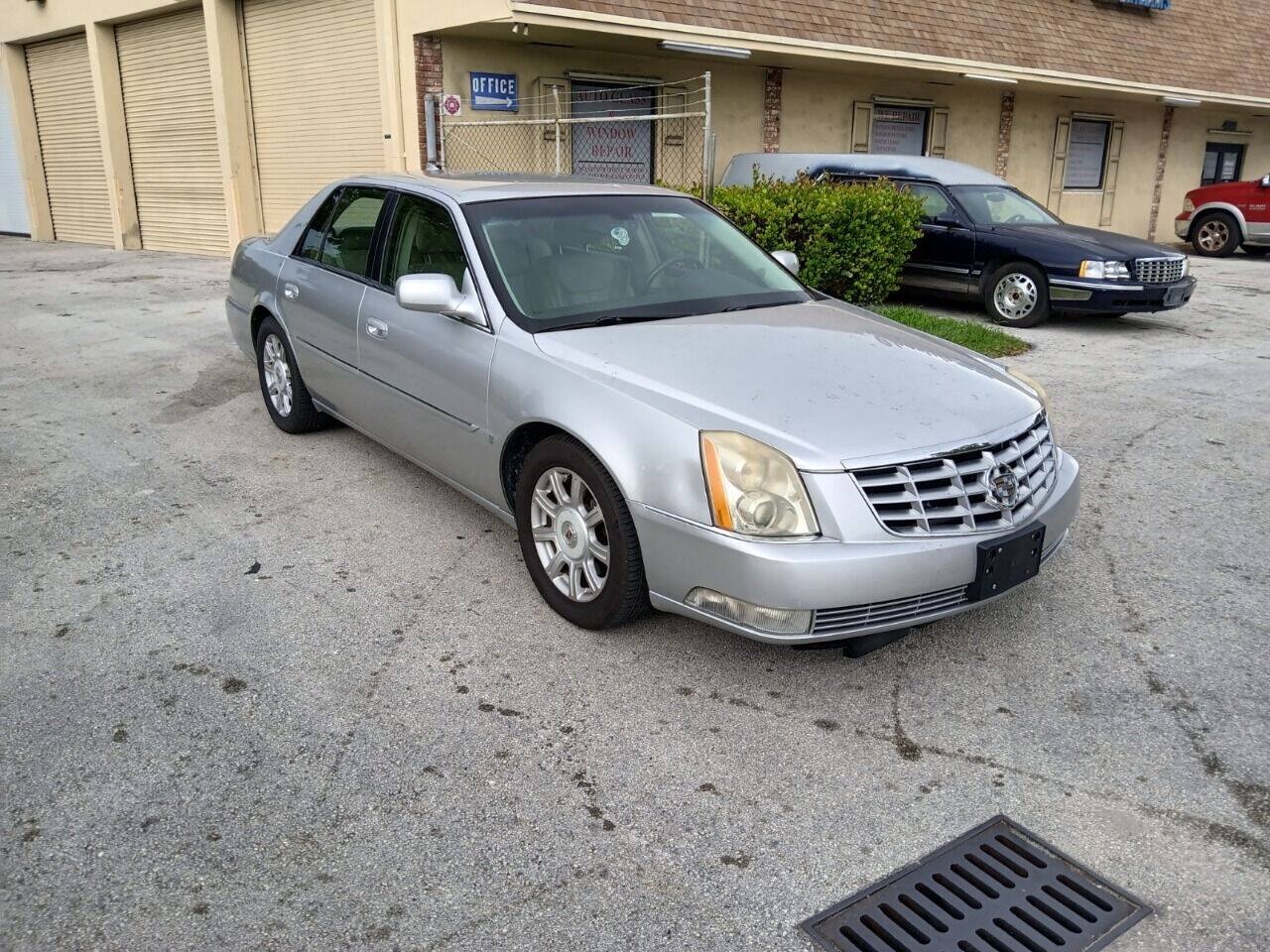 Used 2010 Cadillac DTS FWD image 1