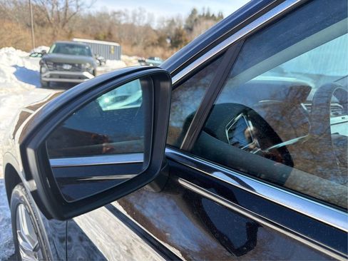 Used 2021 Volkswagen Tiguan SEL image 25