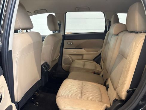 Used 2019 Mitsubishi Outlander SE AWD/4WD image 18