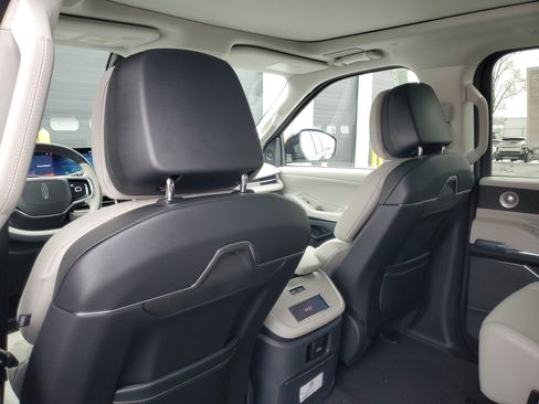 New 2025 Lincoln Navigator Reserve image 28