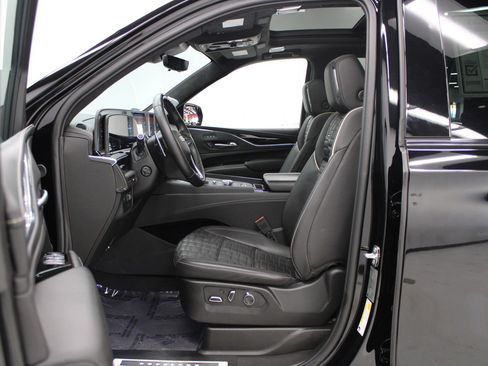 Certified 2023 Cadillac Escalade ESV V image 20