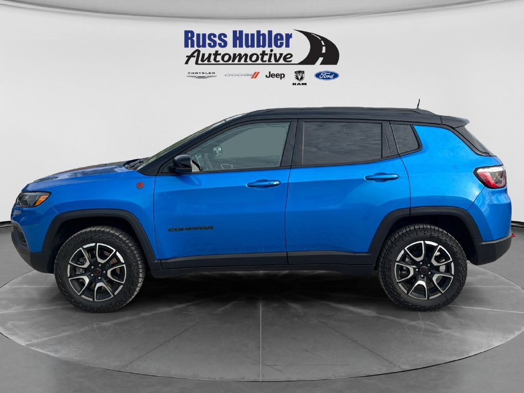 Used 2025 Jeep Compass Trailhawk w/ Sun & Sound Group AWD/4WD image 2