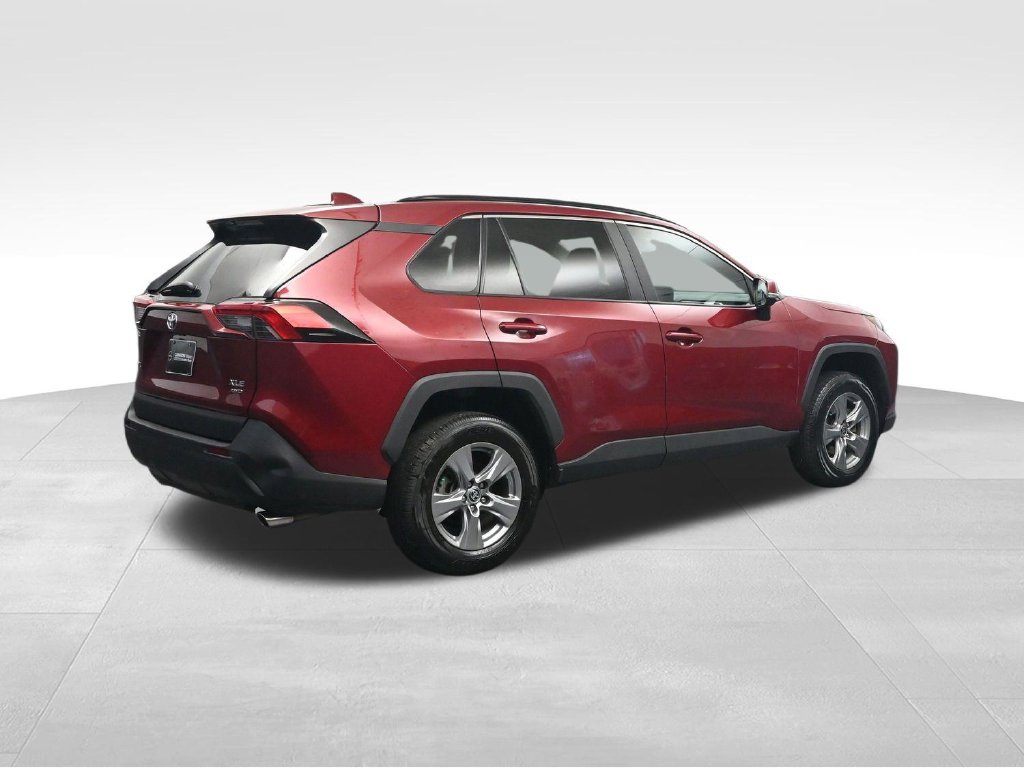 Used 2022 Toyota RAV4 XLE AWD/4WD image 5