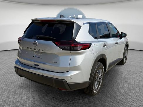 Used 2024 Nissan Rogue S AWD/4WD image 3
