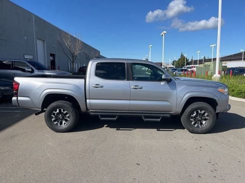 Used 2021 Toyota Tacoma SR w/ SR Convenience Package image 4