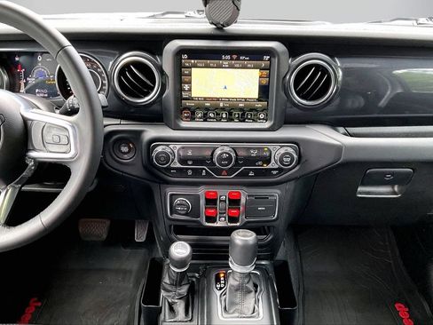 Used 2023 Jeep Wrangler Unlimited Sahara AWD/4WD image 12